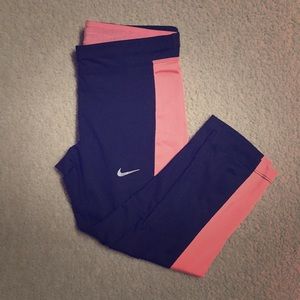 Coral Nike Cropped Leggings